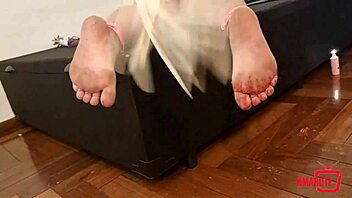 Minha Bonequinha Fetichista Ama Uma Vela E Um Bom Bdsm Pra Me Deixar Louca De Tesão