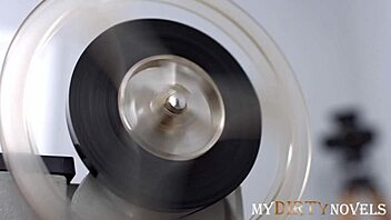 Lissa Bon and Mary Frost in bisexual threesome?