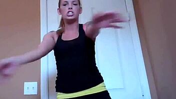 Trestaná za trhanie horúcou školiteľkou v JOI 😏