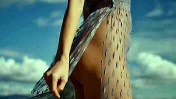 I’m Obsessed With Serena Wood Dancing Naked, Showing Off Her Perfect Curves!