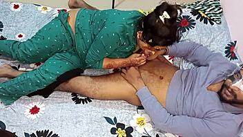 Uhh, megdugtam mostohatestvéremet, miközben mostanya aludt mellette, mocskos hindi beszéd vadult!