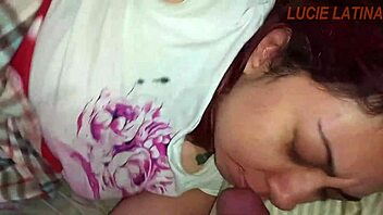 Latin genç üvey kızının yüzünde mastürbasyon yapıyor riskli anda