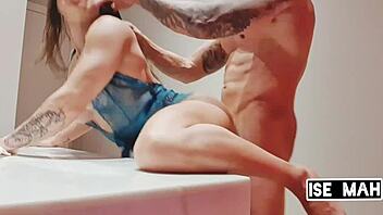 Indian girl sucks big cock in hotel