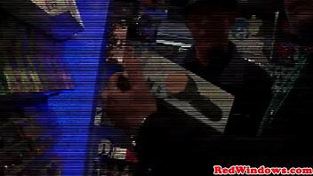 Dikke Nederlandse Hoer Zuigt Pik Tot Zaad Haar Mond Vult. Echte Straat Actie.