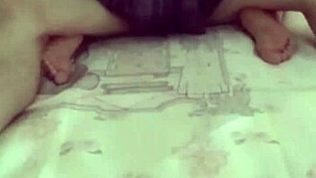 JK-uniformeret skolepige møder netizen og bliver kneppet til orgasme