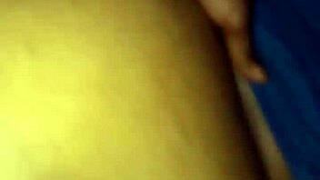 Intensely beating foreign pussy from behind with ass clapping.