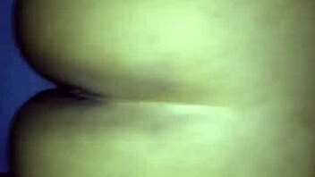 Intensely beating foreign pussy from behind with ass clapping.