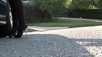 i love watching this good looking chick fuck in the storage room