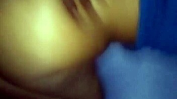 Intensely beating foreign pussy from behind with ass clapping.