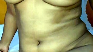 i feel so emotional about this sexy teen girl with her curves