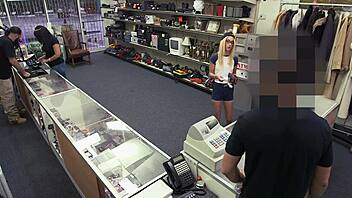 Babe Reveals Her Cunt and Sucking Talent in Raw Amateur Scene!