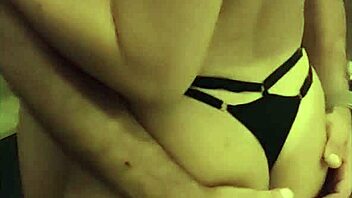 estranho pegando a casada liberada griffin na frente do marido 😈