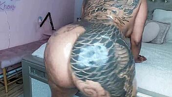 Filipina beauty showcases her big booty in oily twerk