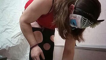 this travesti is using a dildo for some fun 😈