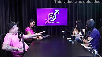 Duas Safadas Ficam Peladas Mostrando o Peito e a Buceta Gostosa - Novinhos da Imperium Sheer Red