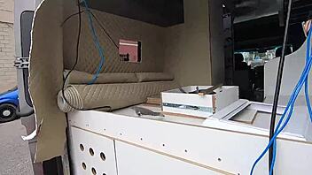 monique bertolini das pegadinhas do joão kleber dando um tour numa oficina de motorhome