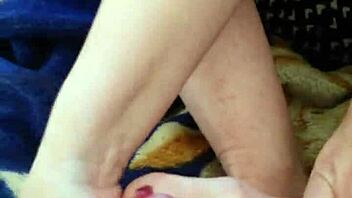 Raven Performs Toejob With Her Feet