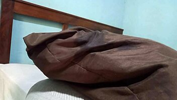 Follando rico con vagina de goma y juguetes 😏