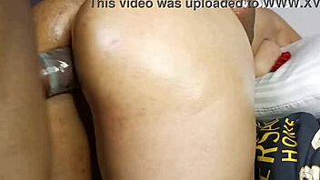 Mom demonstrates perfect anal techniques in a relaxed setting