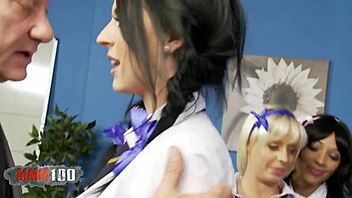 Fire collegepiger kneppet af perverse gamle lærere