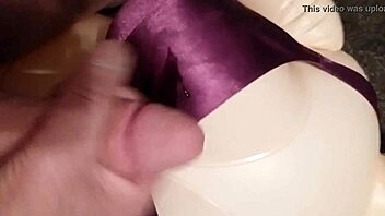 I gives handjob to Dolly, cum everywhere