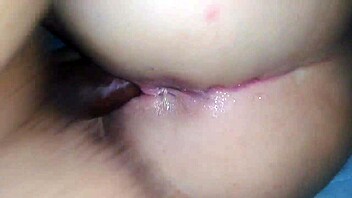 بلوند 18+ تأخذ تناك في الشرج بين الأعراق، ما قدرت أقاوم مؤخرتها الضيقة