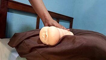 Follando rico con vagina de goma y juguetes 😏