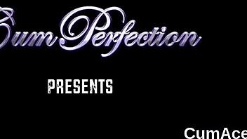 Konstig docka sväljer cumladdning på ansiktet 😜