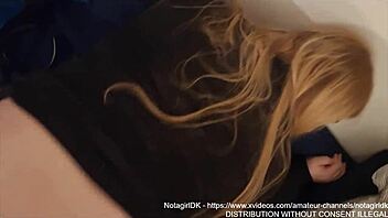 क्या नोटागर्लडीके लड़की है? देखो उसकी मोटी गंद बेयरबैक और कंडोम से चोदी जाती है।