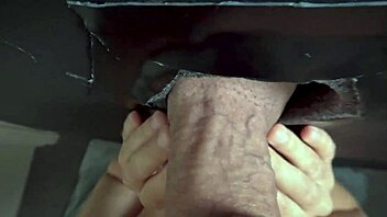 Blowjob ultra-apropiat la gloryhole din perspectivă feminină