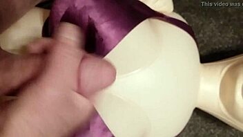 I gives handjob to Dolly, cum everywhere