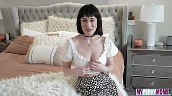 Olive glass request for fill up her wet pussy