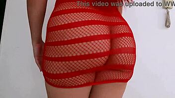 How Deliciously She Moves Her Ass, That Beautiful Latina!