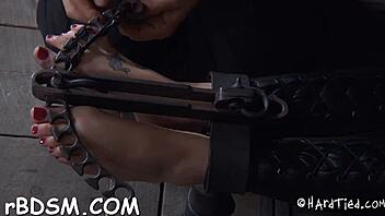 I pleasured her pussy in cage