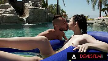 i am teen cutie liz jordan getting lesbian creampie from devils film