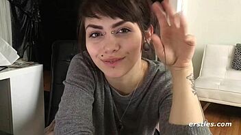 スローン「毛深いマンコオナニーでイキまくり見てよ！」