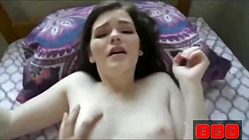 يا، شوف صديقة أسترالية تُضرب بقوة من رجل هندي في غرفة النوم!