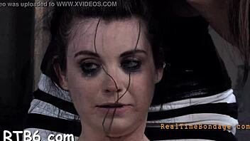 Fouet sévère se transforme en fun brutal pour cette nana