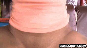 Colombian teen babe seems innocent, but her big tits and ass say otherwise in this amateur clip 😏