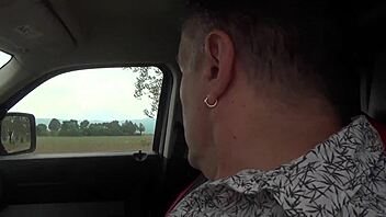 Silvia Soprano stuzzica con rimjob e anale in trailer roleplay familiare