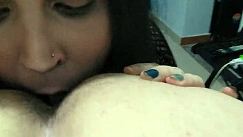 recebendo um beijo grego e um fio terra da alice hael invers�o dedada e linguada no cu de uma mulher