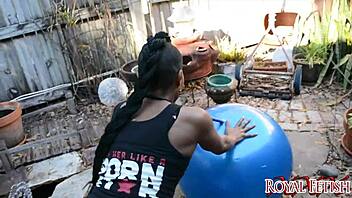 i bounce on balloon fetish