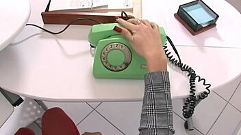 Γεια σου αφεντικό, έτοιμος για σφιχτή αναλ δράση στο γραφείο;