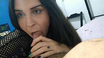 recebendo um beijo grego e um fio terra da alice hael invers�o dedada e linguada no cu de uma mulher