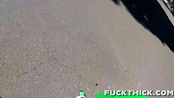 Kenzie Madison navukla na jahanje i svršavanje po maloj 18+ guzi