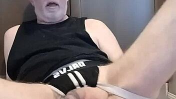 Thomas odea shows off his big ass in gay porn