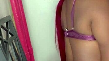 Трахает сводного братца сводная сестра сосет огромный 11-дюймовый BBC в группе