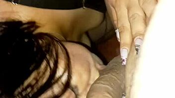 a marco le enseño la lencería sexy que me compré, se le paró y se la mamé