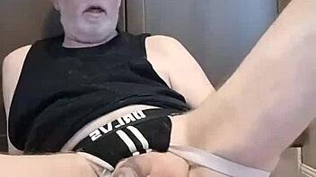 Thomas odea shows off his big ass in gay porn