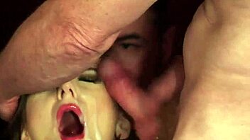 Hot Stunner Receives Jizz Load On Her Face While Eating All The Juice